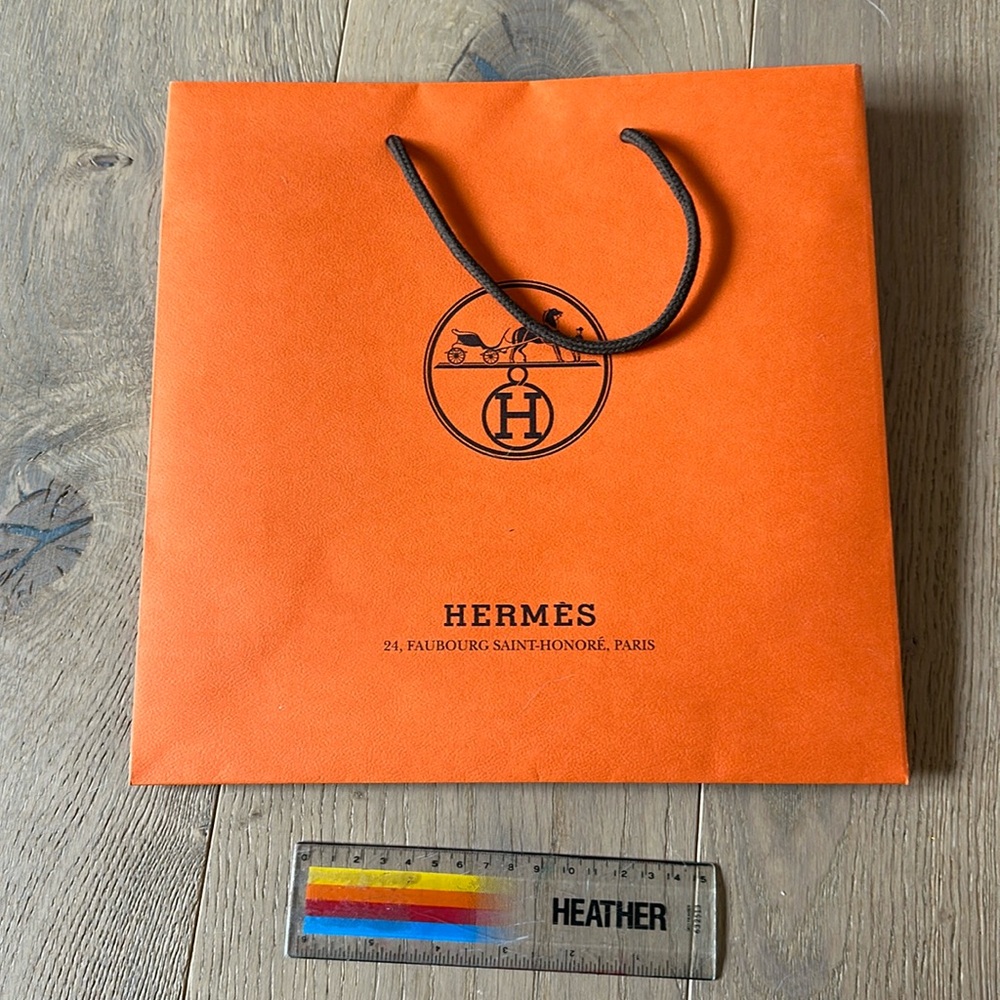 Hermes shopping bag. Classic!